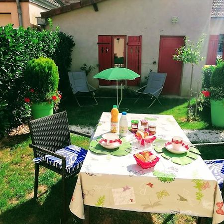 Chambre Avec Salle De Bain Privatisee Avec Petit Dejeuner Compris Auxonne Exteriör bild