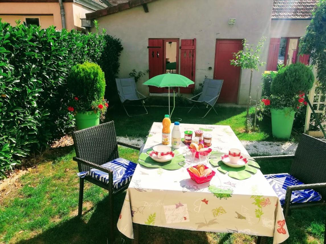 Chambre Avec Salle De Bain Privatisee Avec Petit Dejeuner Compris Auxonne Exteriör bild